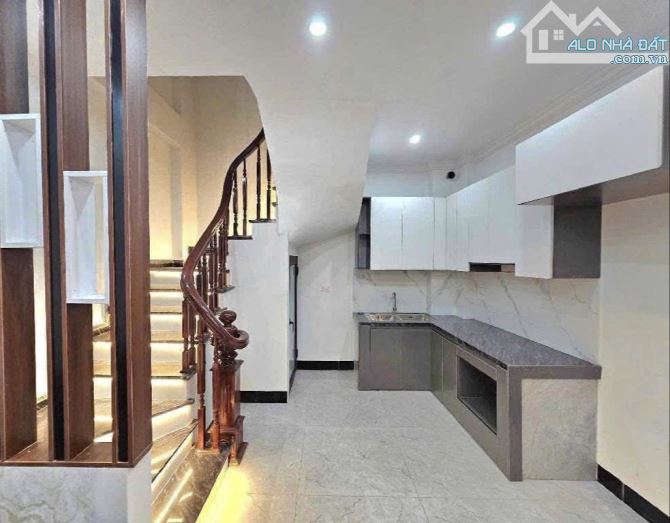 BÁN NHÀ CỰ KHỐI,LONG BIÊN,LÔ GÓC CÓ SÂN ĐỂ XE RIÊNG,DT 31M*6TẦNG GIÁ 5,85TỶ - 2