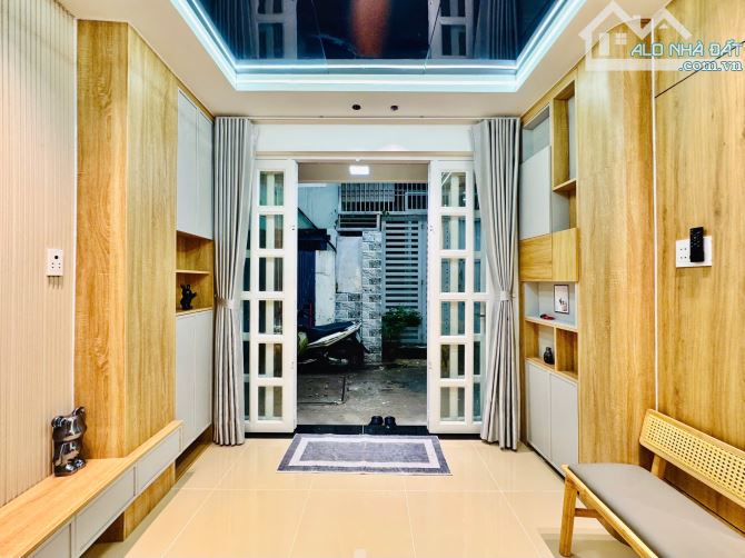 Nhà đẹp Nguyễn Văn Công, 3 tầng, 3 phòng ngủ, chỉ nhỉnh nhẹ 2 tỷ - 2