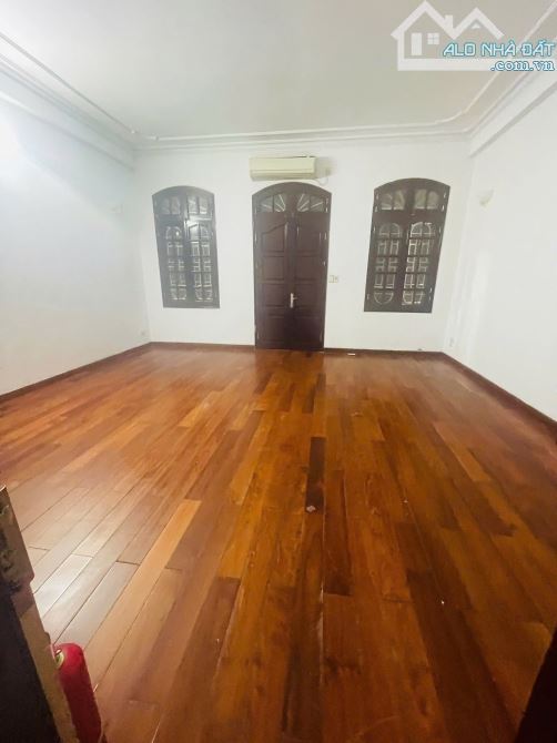 Cho thuê nhà ngõ oto tranh Phạm Tuấn Tài. DT 80m2, 4 tầng, Mt 6.6m. Giá 25 triệu/tháng - 2