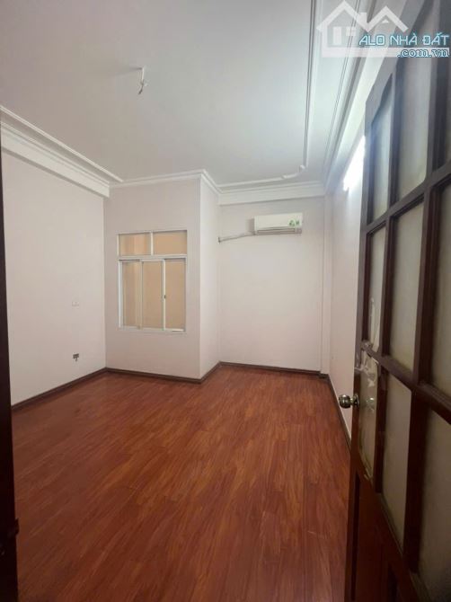 Cho thuê nhà riêng Duy Tân, Cầu Giấy. 24 triệu. DT 55m2, 5 tầng, MT 4m. Ngoc oto, nhà sạch - 2
