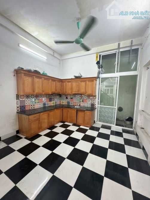 Bán nhà phố Cầu Đất Hoàn Kiếm.DT: 47M2 x 4 Tầng.MT: 4M..giá 10,8 tỷ SĐCC. - 2