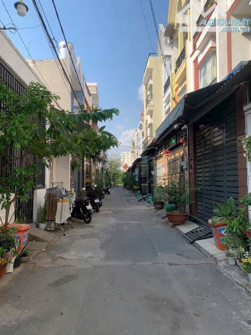 BÁN GẤP!! Nhà 3 tấm 4x13 Tỉnh Lộ 10 - Giá 4,1 tỷ - 2
