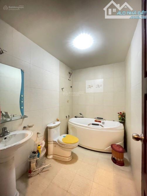 Bán nhà mặt đường Lê Thánh Tông, ngang 9m, dt 250m2, nhà 5 tầng 16 phòng có thang máy - 2