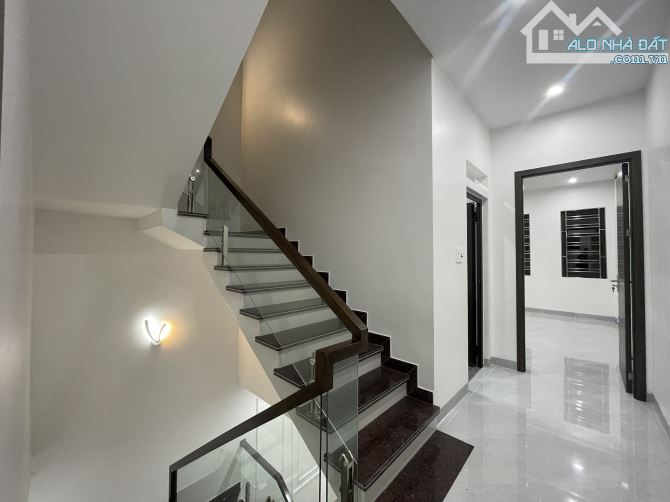 Nhà xây mới 3 tầng tại Trung Hành gần mặt đường Lê Hồng Phong - 2