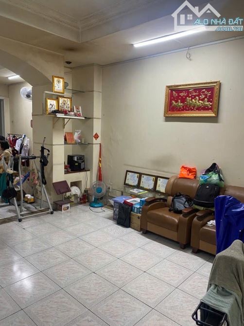 TÂN BÌNH, NGAY CỘNG HOÀ, GẦN LĂNG CHA CẢ - 100M2, NGANG 5M VUÔNG, 2 TẦNG, HẺM 8M KD - 2