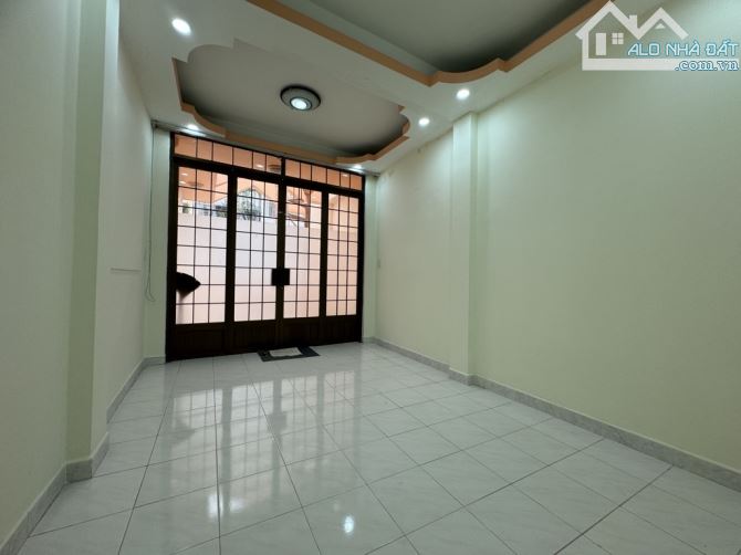 BÁN NHÀ LÊ VĂN SỸ – KHU PHÂN LÔ VIP – DÂN TRÍ CAO –42m2- 3 TẦNG BTCT – GIÁ CỰC TỐT - 2