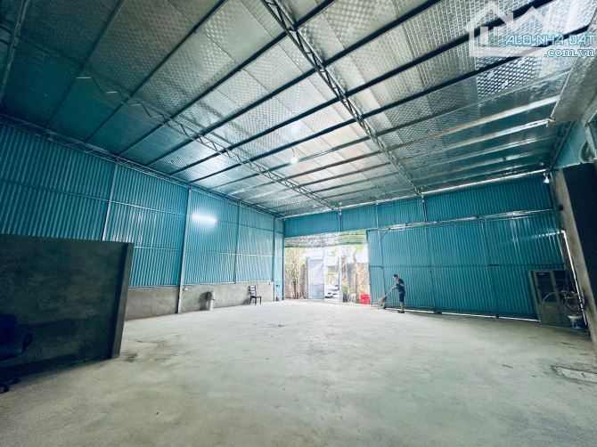 Cho thuê 250m2 kho đẹp, mới dựng gần trường cấp 2 bắc hồng - 2