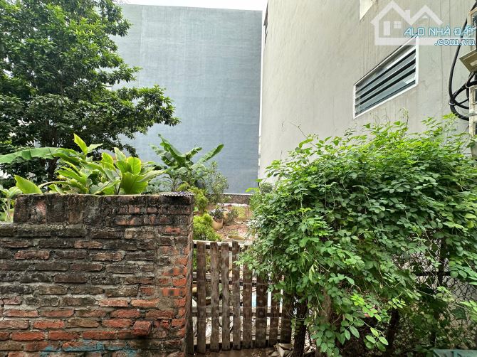 Bán đất 55m2 cổng làng Di Trạch. Sổ vuông vắn ngõ rộng - 2