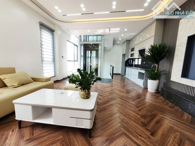 6 tầng thang máy xây mới Nguyễn Văn Cừ, 20m ra Phố, 45m2 sổ x mtiền 8m,full đồ.Giá 11.6 tỷ - 2