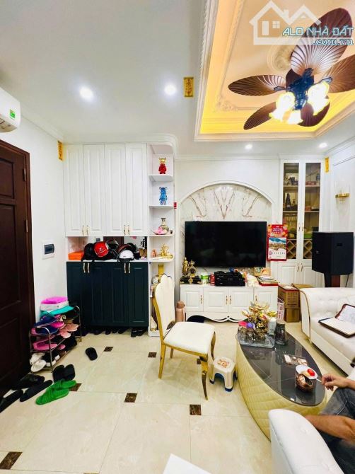 Bán nhà ngõ 279 Đội Cấn - 8m ra ô tô đỗ - Tầm giá 10 tỷ - 2