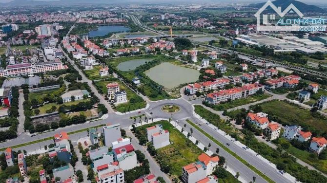 BIỆT THỰ ĐẠI HOÀNG LONG-GIÁ RẺ NHẤT THỊ TRƯỜNG- DT 270 M2- HƯỚNG SANG HỒ ĐIỀU HÒA! - 2