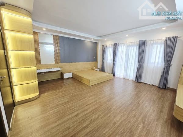 Lô góc 2 mặt thoáng - ô tô đỗ cửa - trước nhà thoáng rộng - Vài bước ra hồ - 2