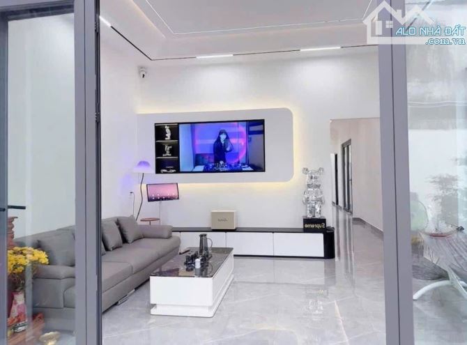 NHÀ MỚI 4 TẦNG - MẶT TIỀN HẺM XE HƠI QUỐC LỘ 13 - NGAY KĐT VẠN PHÚC - NHỈNH 7 ĐỒNG - 2