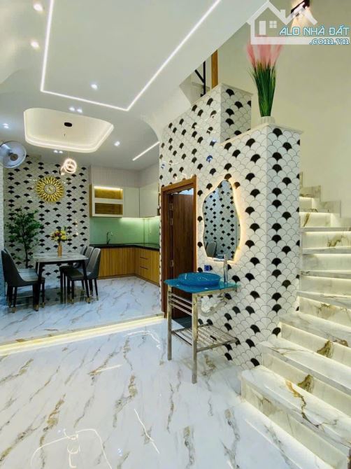 Siêu phẩm 2 tỷ 250 nhà 49m2 đường Hoàng Việt, P4, Tân Bình. Xây 3 tầng, sổ sẵn - 2