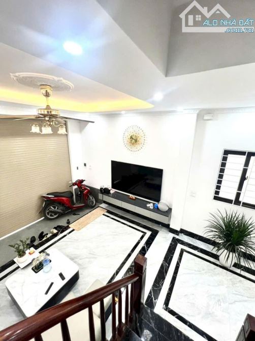 BÁN NHÀ LÔ GÓC, NGÕ THÔNG THẠCH BÀN LONG BIÊN NHỈNH 6 TỶ 45m 4 TẦNG,MT4m Ô TÔ KINH DOANH - 2
