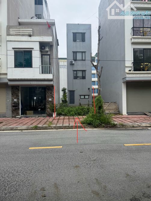 Hàng hiếm khu TĐC NGỌC THUỴ đường 15.5m view trường học, sử dụng 2 vỉa hè - 2