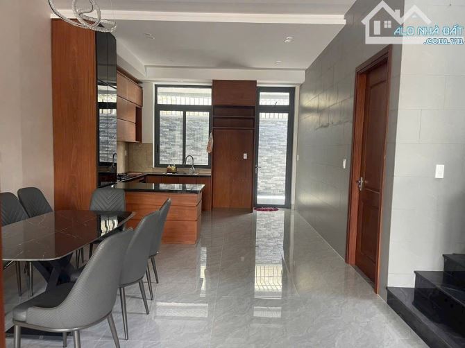 Bán nhà 1 trệt 1 lầu đường Trần Quang Diệu, Long Toàn - Giá bán: 7,2 tỷ - Diện tích: 216m2 - 2