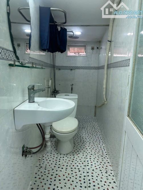 3PN, 2wc. Nhà nguyễn Chí Thanh, Q10. DT: 3.5x14m, 1 lầu. Giá 13 triệu - 2