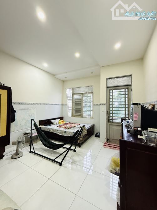 Bán gấp nhà 73m2 nở hậu. 2 tầng . Chế lan Viên . Tây thạnh. 7.9ty - 2