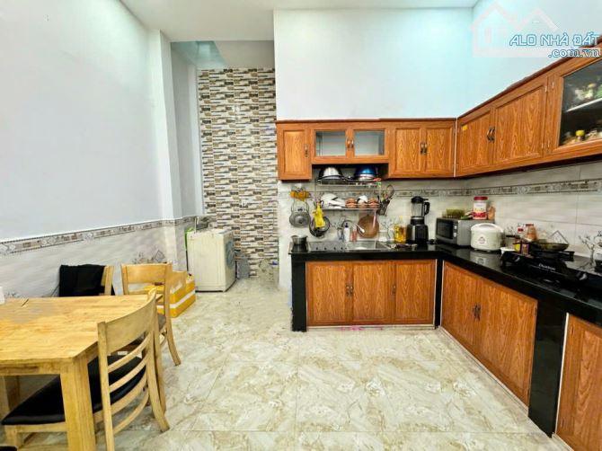 NHÀ 2 TẦNG - HẺM Ô TÔ 6M THÔNG LUỒNG -SỔ VUÔNG 60 M2. - 2