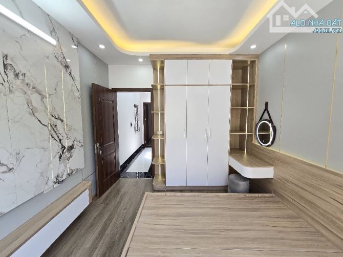 BÁN NHÀ ĐẸP DƯỢC SĨ KIM GIANG - DT 42M - 5 TẦNG - MT 5M - 20M RA ÔTÔ ĐUA NHAU CHỈ 6.35 TỶ - 2