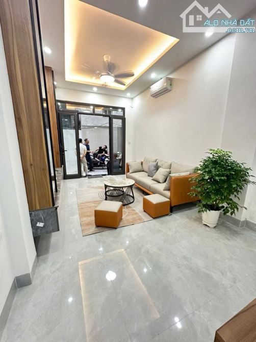 Đông Tác, 35m, 3ngủ, Thang máy cao cấp, Nhà xây mới, 10m ra ô tô, Sổ vuông vắn - 2