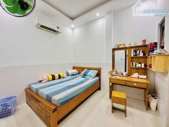 BÁN NHÀ NGAY NẰM TRONG CHỢ THẠNH XUÂN-Q12-60M2-1 TRÊT-1 LẦU-GIÁ 4,48 T-CÒN BỚT LỘC - 2