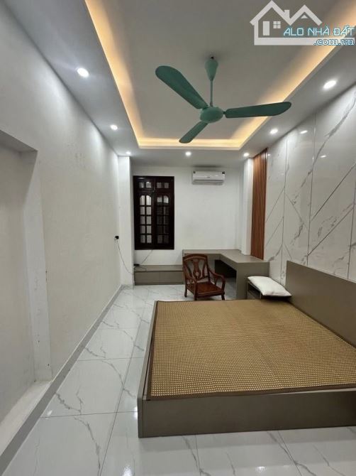 HOÀNG VĂN THÁI - THANH XUÂN - VÀI BƯỚC CHÂN LÀ Ô TÔ - DÂN TRÍ CAO , AN NINH TỐT - 2