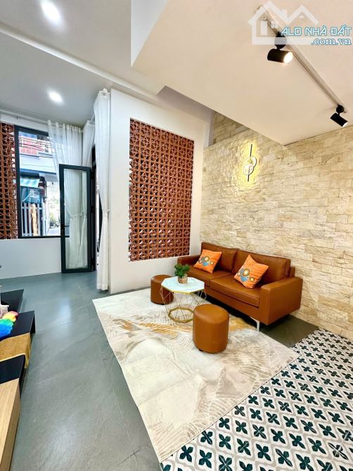 Nhà mới đẹp rất gần biển đường Tháp Bà - Vĩnh Thọ - Bắc Nha Trang đầy đủ nội thất, sổ hồng - 2