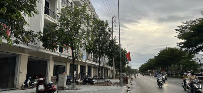 Bán Căn Shophouse 5 Tầng Hoàn Thiện Đường QL 1A,  Lim, Tiên Du, Mt 5m Dt 90m2 Giá 16.9 Tỷ - 2