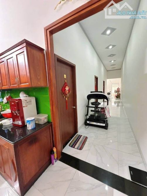 Kẹt tiền bán gấp căn nhà ở Trần Văn Chẩm - Củ Chi - 900 Triệu -SHR - 2