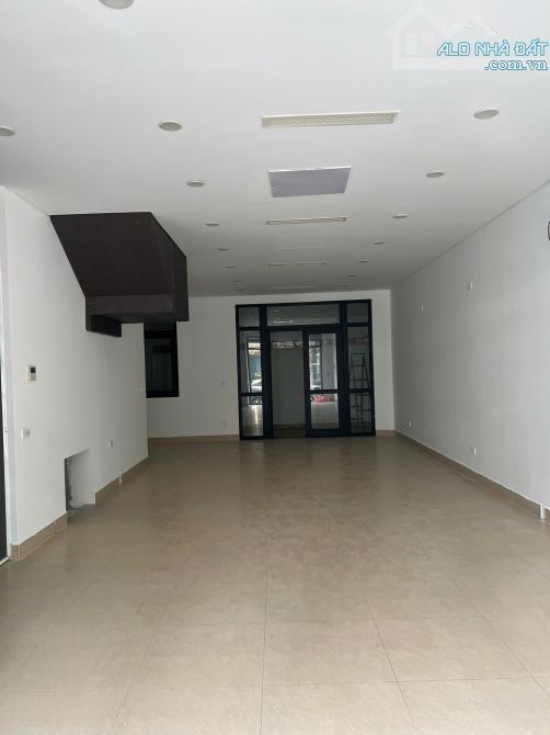Cho thuê tầng 1 diện tích 93m2, MT 6m cực đẹp tại Vinhome Hàm Nghi, bàn giao đầy đủ - 2