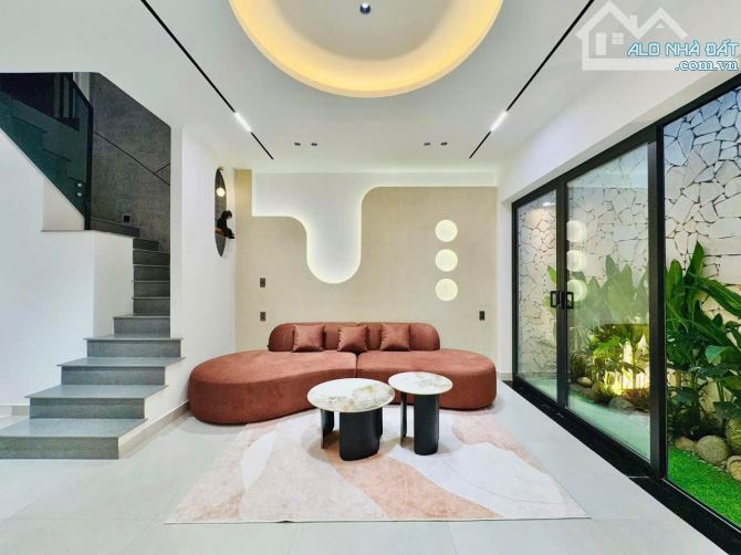 Chính chủ bán nhà 56m2 xây 5 lầu Đoàn Như Hải,Q4 giá 4tỷ350.Gần Cầu Khánh Hội.Hẻm 7m - 2
