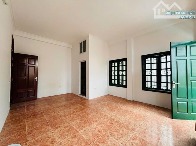 Nhà Lạc Long Quân 70m, 5 tầng, lo góc 3 thoáng, mới tinh, full nội thất! - 2