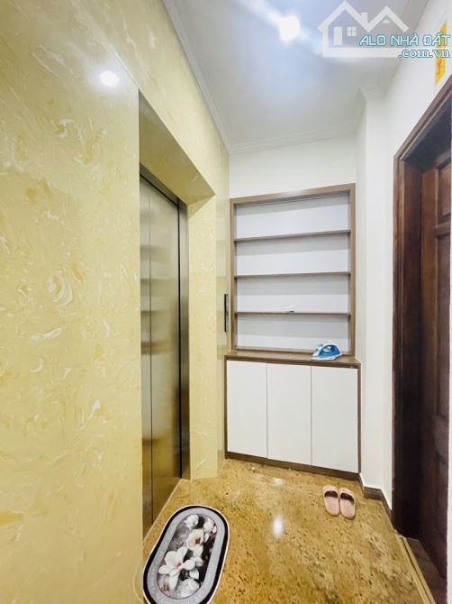 Cổ Nhuế  nhà mới 7 tầng thang máy đầy đủ nội thất khách chỉ sách vali vào ở luôn - 2