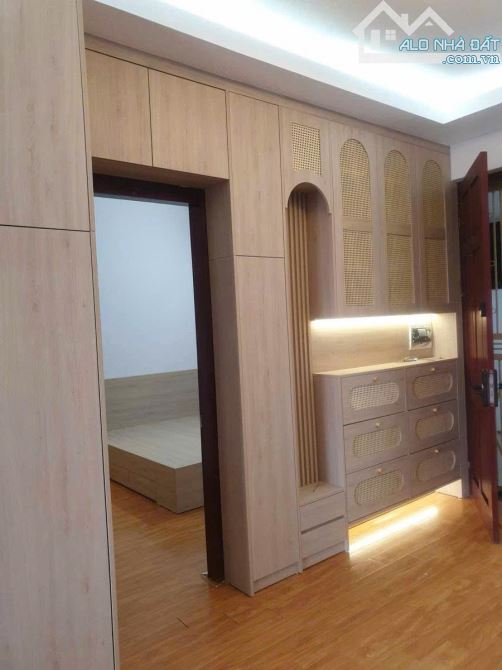 Cần Tiền bán gấp CH tòa A số 6 Đội Nhân, 72m2, 2N,1WC, giá 6.49 tỷ. - 2