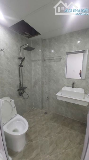 BÁN NHÀ XA LA HƯỚNG ĐÔNG NAM, 5T, THANG MÁY, NGÕ NÔNG, RỘNG 3M, CHỈ 7.x TỶ - 2