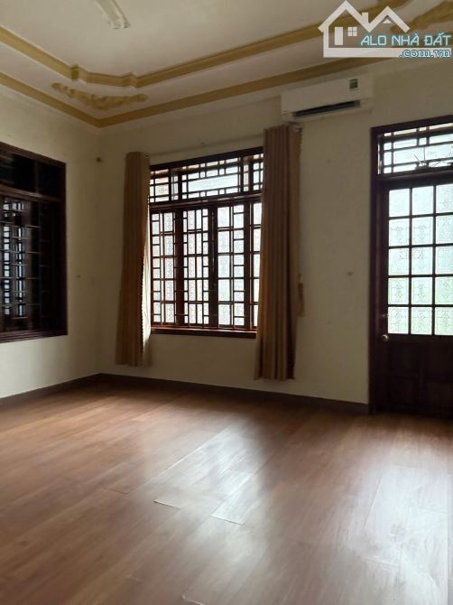 Nhà 4 tầng kiệt Văn Cao,có 4phòng ngủ 3 nhà vệ sinh - 2