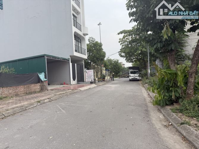 Cần bán gấp lô đất đẹp tặng căn nhà 3 tầng tại trung tâm khu tái định cư Đông Dư, Gia Lâm - 2