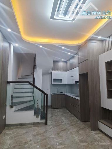 5,8 tỷ nhà Cự Khối cực đẹp - 30,1m2 - 5 tầng - ô tô đỗ cổng - 2