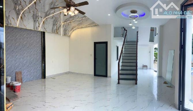 BÁN NHÀ 2 TẦNG ĐẸP - MẶT TIỀN RỘNG 8M - TÔN ĐẢN - 2