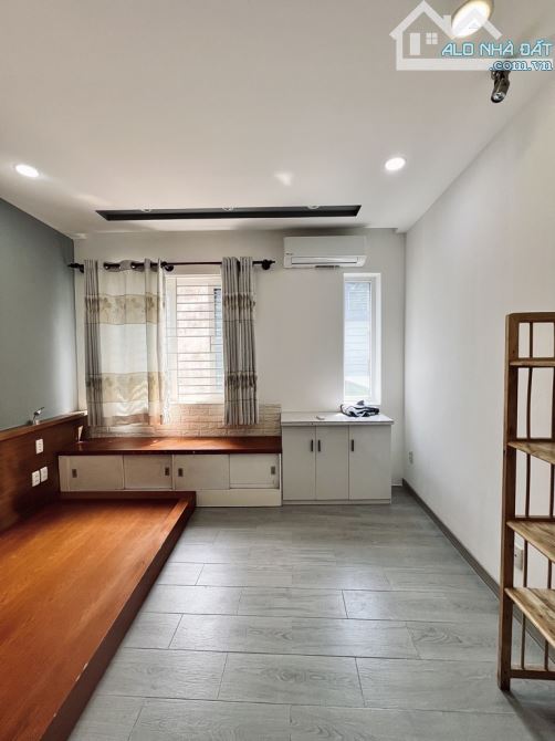 Bán nhà 4 tầng mặt tiền đường Thích Quảng Đức Quận Phú Nhuận DT 97m2 Giá Ngợp Bank - 2