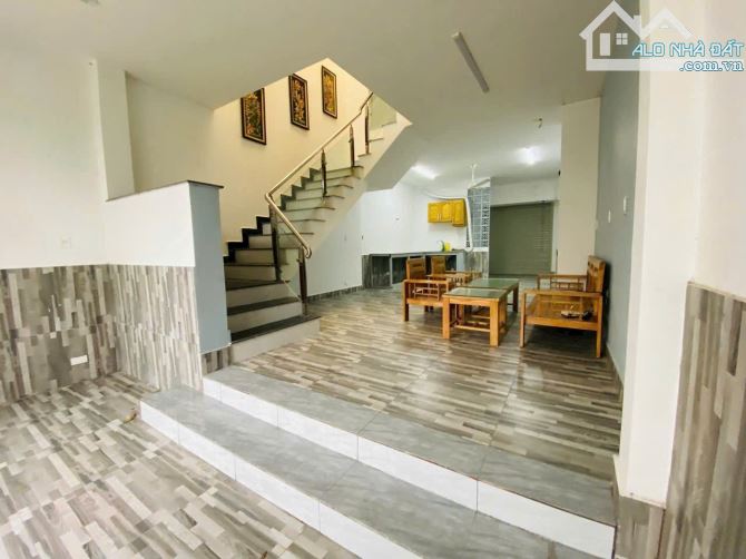 Nhà 1 trệt 1 lầu hoàn công ngay Khu Công Nghiệp Thuận Đạo Cần Đước Long An - 2