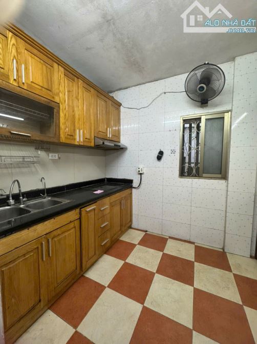 Tập thể tầng 1 ở phố Võ thị sáu, 70m2, nhà nguyên bản, sổ đỏ riêng - 2