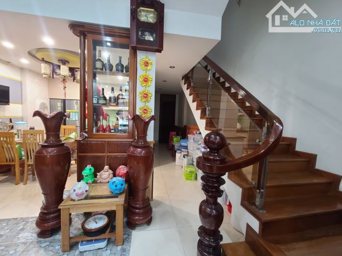 Ô tô 7 chỗ vào sân Ông ích Khiêm, Hải Châu chỉ 12.x tỷ - 2
