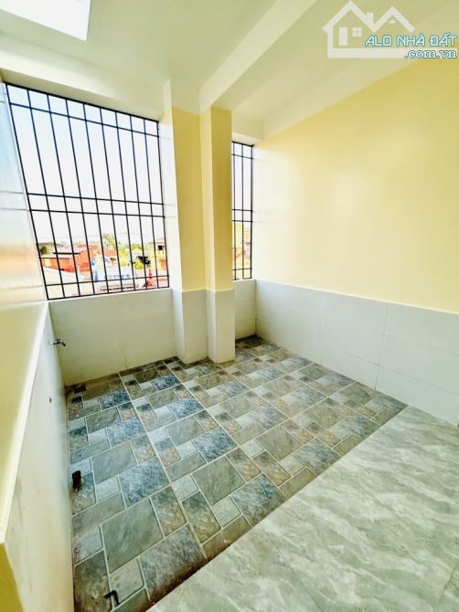 CĂN XÂY MỚi - KÍNH KOONG - LÔ GÓC - FULL CÔNG NĂNG - NHIỀU TIỆN ÍCH - 2
