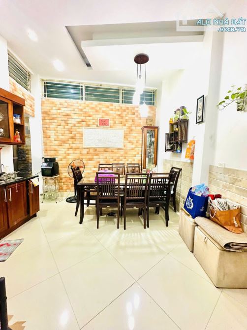 Siêu phẩm Hoàng Quốc Việt Mặt tiền Kinh doanh khủng 10m, Phân lô Ô tô tránh DT 96m 34 tỷ - 2