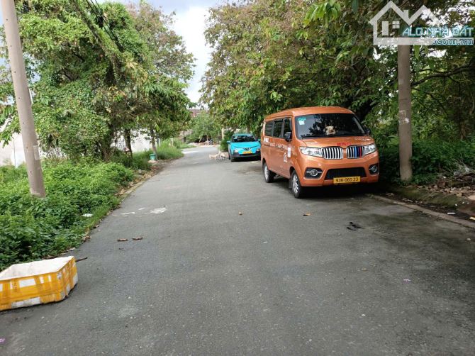 Tân Thới Hiệp Q12 - Lô Đất Mặt Tiền Bờ Kè - DT: 5m x 27m, Diện Tích Sổ  #135m2 , Giá Bán: - 3