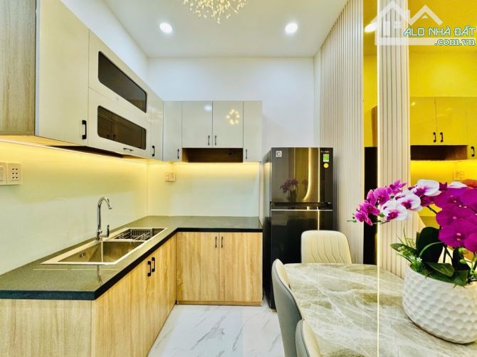 NGUYỄN VĂN LẠC P21 BÌNH THẠNH  GẦN ĐH TÔN ĐỨC THẮNG, CÁCH MẶT TIỀN 30M DT 24M2 2PN 2WC 7.8 - 3