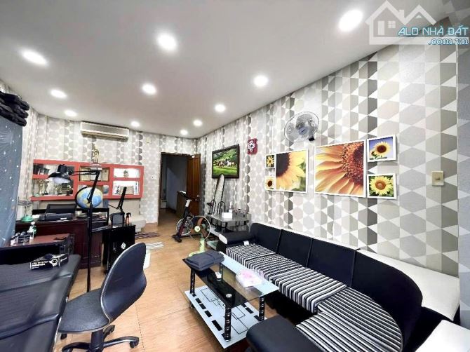 2 Mặt Quang Trung - Hẻm Xe Hơi 6m trước, sau, Gần Cv 80m², 3 tầng - 9.5 Tỷ - 3